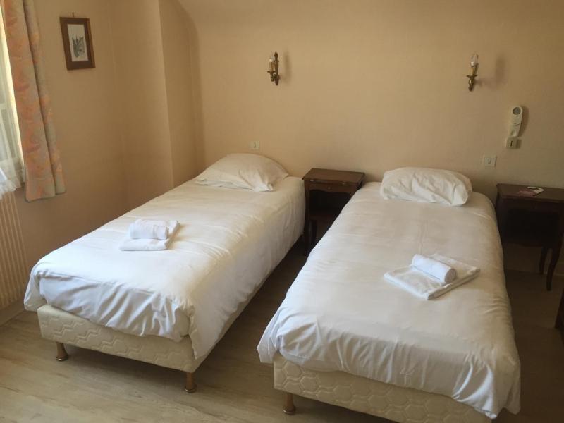 Twin Room image 1