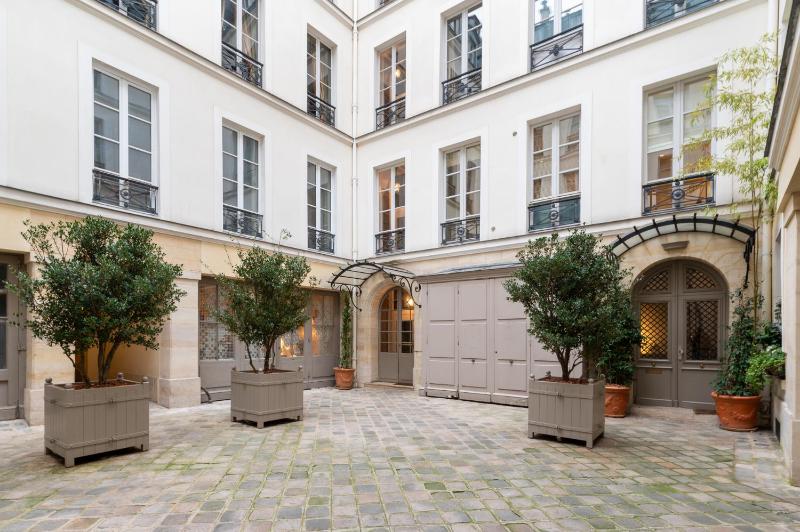 New Captivating Apartment - Saint-Germain-des-Prés - image 15