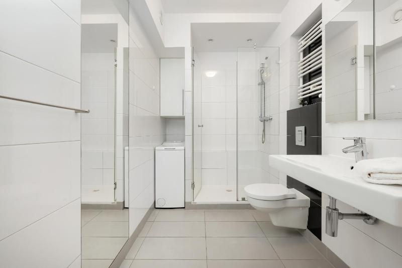 Air Conditioned Studios in Wrocław Center by Noclegi Renters - image 3