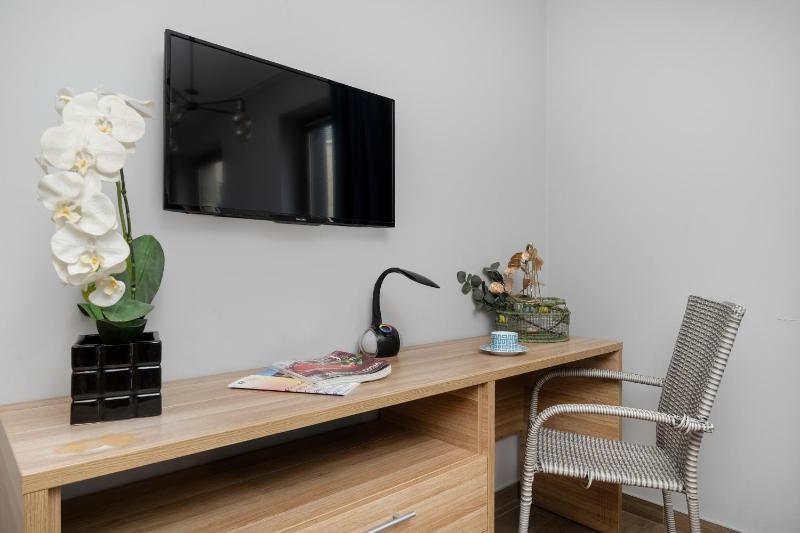 Air Conditioned Studios in Wrocław Center by Noclegi Renters - image 10