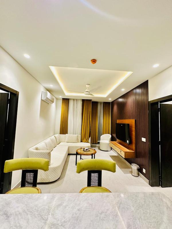 Luxury 1-Bed and 2-Bed Gulberg V - image 8