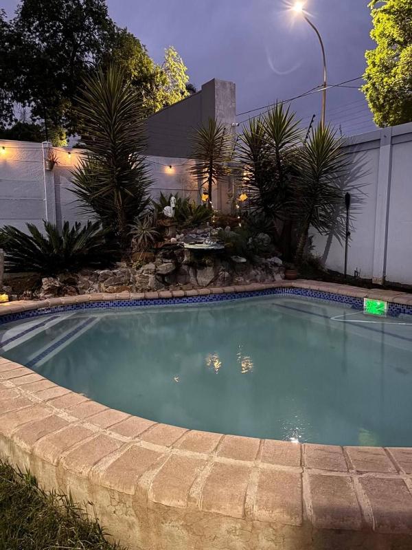 Charming Norwood Retreat - Private Pool Garden Oasis Prime Location - image 8