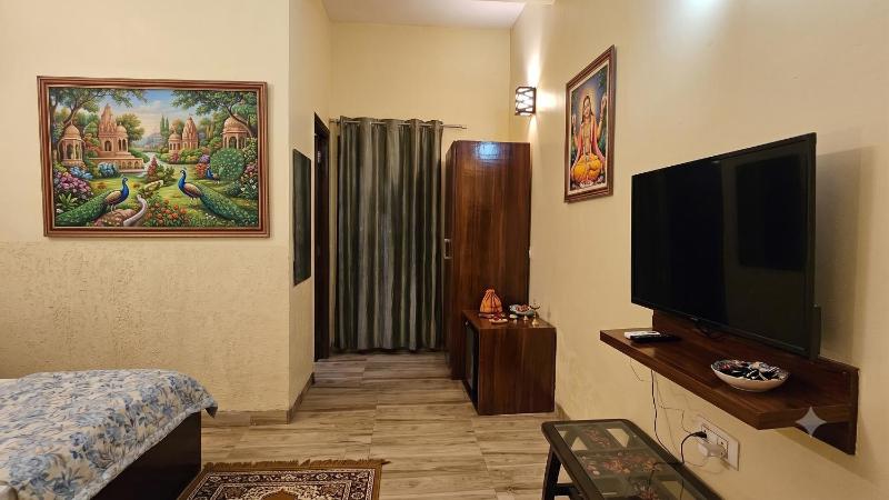 Vrindavan Spritual Stay - image 24