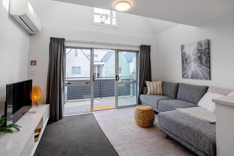 Urban Oasis - Christchurch Holiday Home - image 6