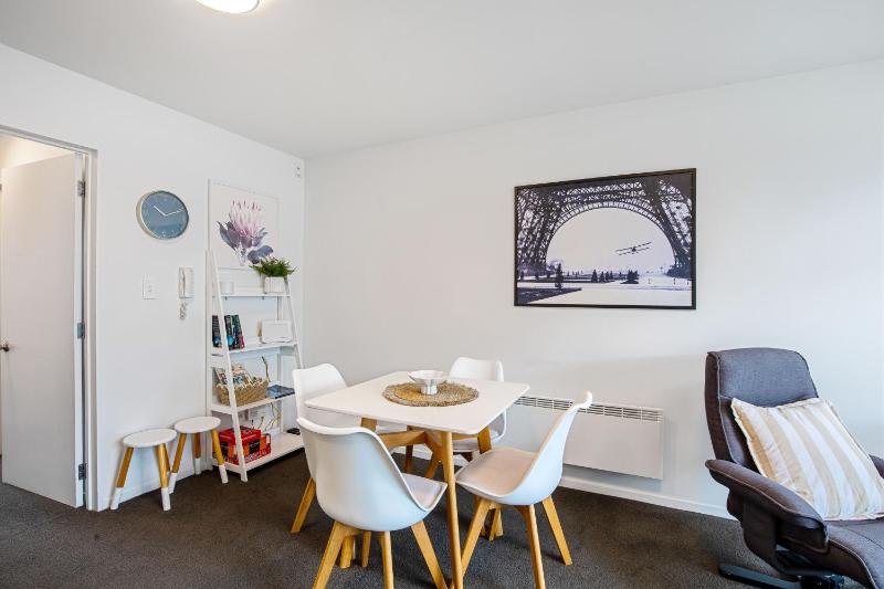 Urban Oasis - Christchurch Holiday Home - image 19