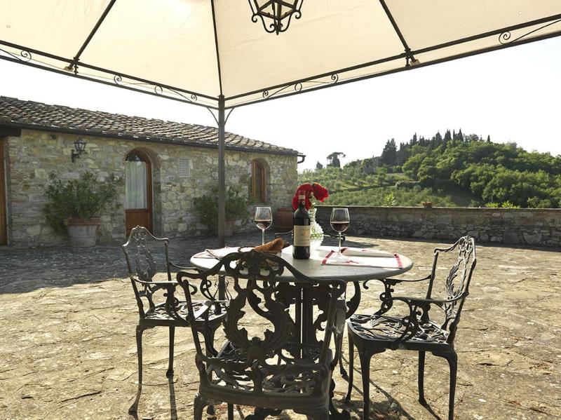 One-Bedroom Apartment image 3