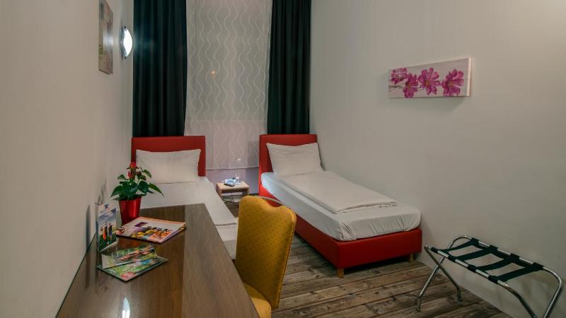 Standard Double Room image 4