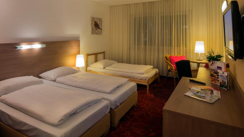Comfort Triple Room image 4