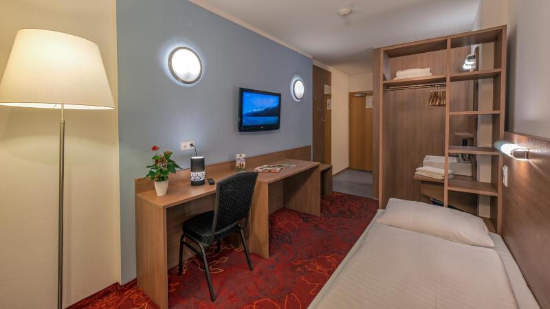 Comfort Single Room image 3