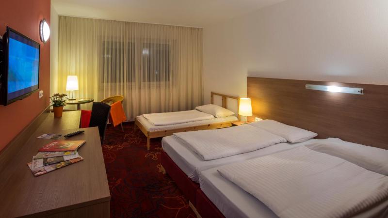 Comfort Triple Room image 2