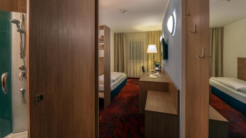 Comfort Single Room image 4