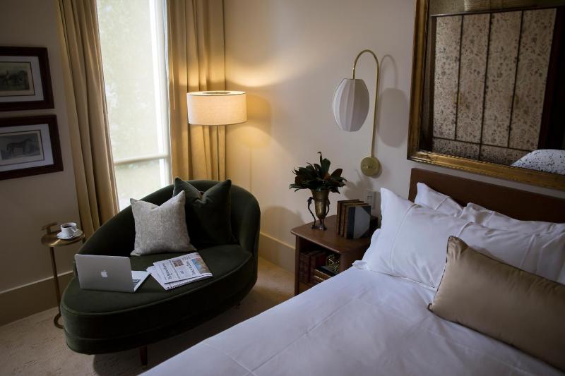 Superior King Room image 2