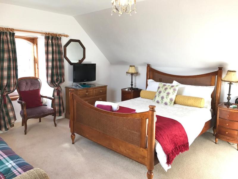 Superior King Room image 4