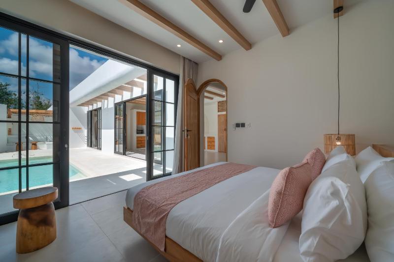 Modern Chic 1-Bedroom & 2-Bedroom Pool Villas Near Bingin Beach - image 11