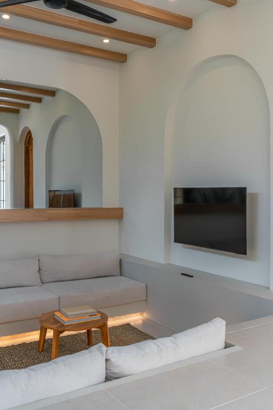 Modern Chic 1-Bedroom & 2-Bedroom Pool Villas Near Bingin Beach - image 13