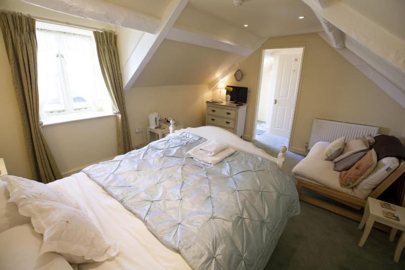 Deluxe Double Room with Shower image 3