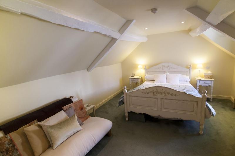 Deluxe Double Room with Shower image 4