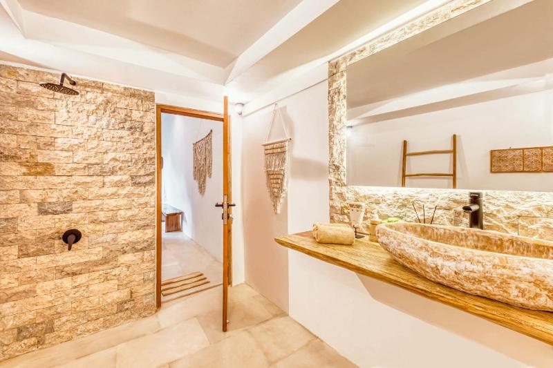 Villa Indigo - 5-BDR with huge pool and garden - image 27