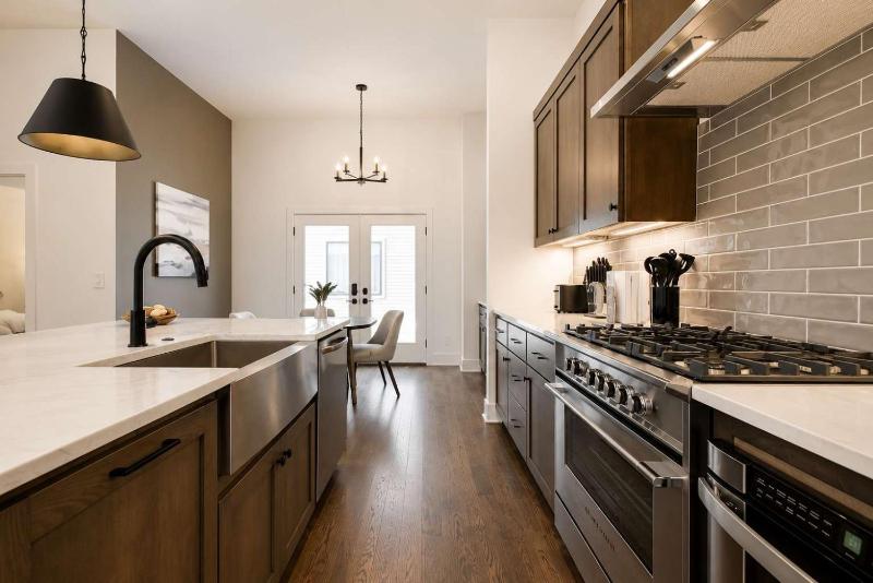 New Build West End Oasis Skyline Views - image 7