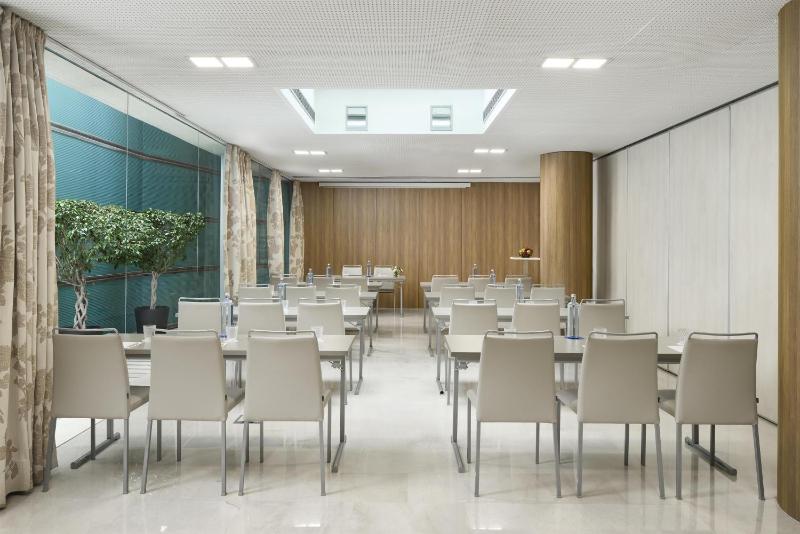 NH Sants Barcelona - image 14