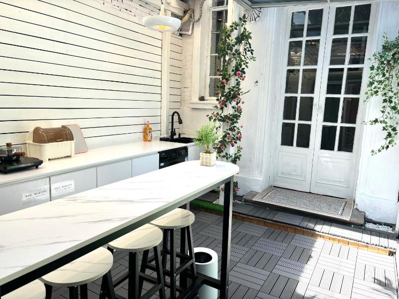 Duplex Garden Villa with Private Courtyard Jing'an Villa Near Metro Downtown Shanghai - image 15
