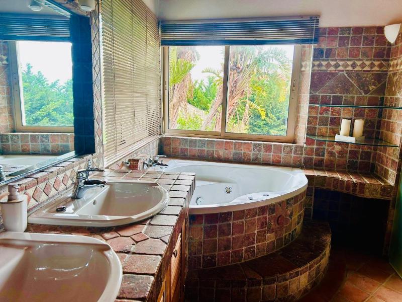 Villa with pool sea views and beach access - image 28