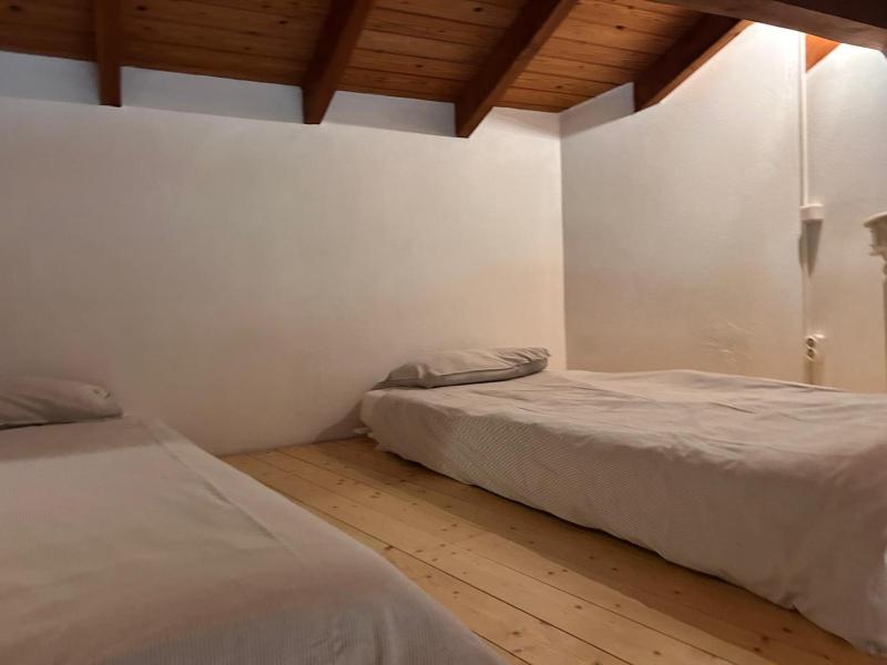 Villa with pool sea views and beach access - image 36