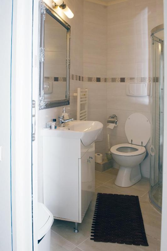 Standard Twin Room image 2
