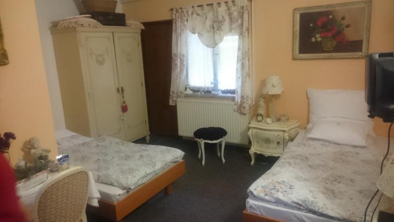 Twin Room with Shower image 3
