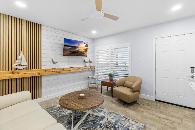 Coastal Comfort at Madeira Beach Yacht Club #175A - image 1