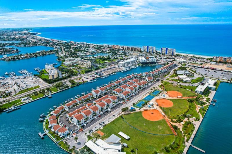 Coastal Comfort at Madeira Beach Yacht Club #175A - image 29