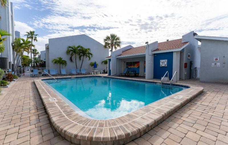 Coastal Comfort at Madeira Beach Yacht Club #175A - image 10