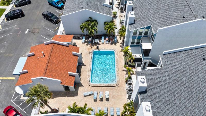 Jewel By The Pool | Steps to Sand & City Center - image 3