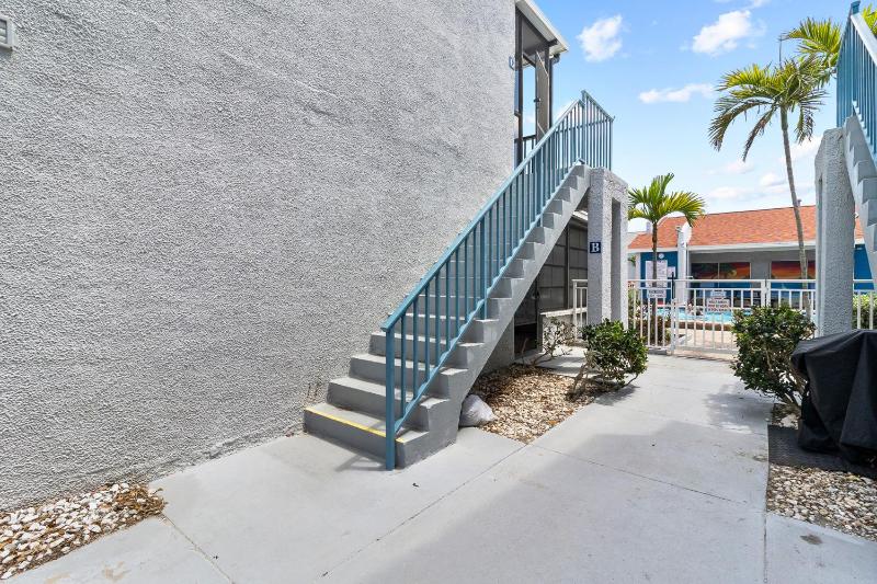 Jewel By The Pool | Steps to Sand & City Center - image 4