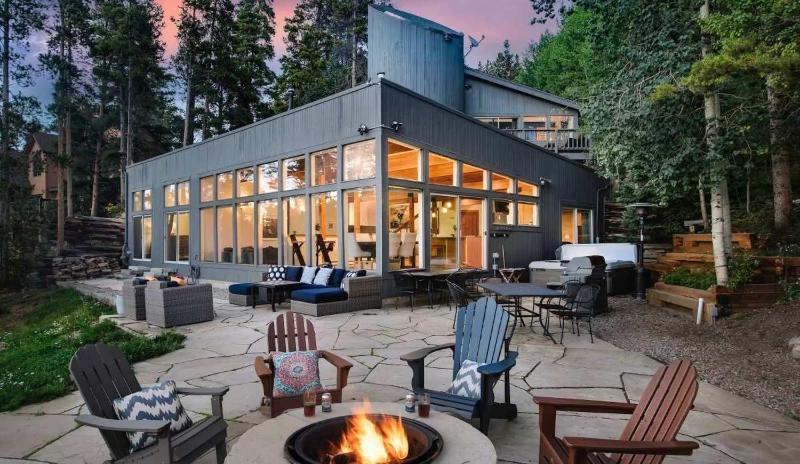 Breck Epic Views Magical Sunsets & Unforgettable Stays - image 1