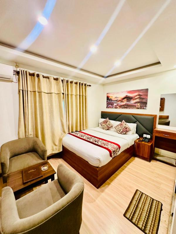 Hotel Attic Empire - image 12