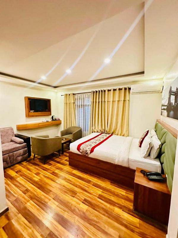 Hotel Attic Empire - image 6