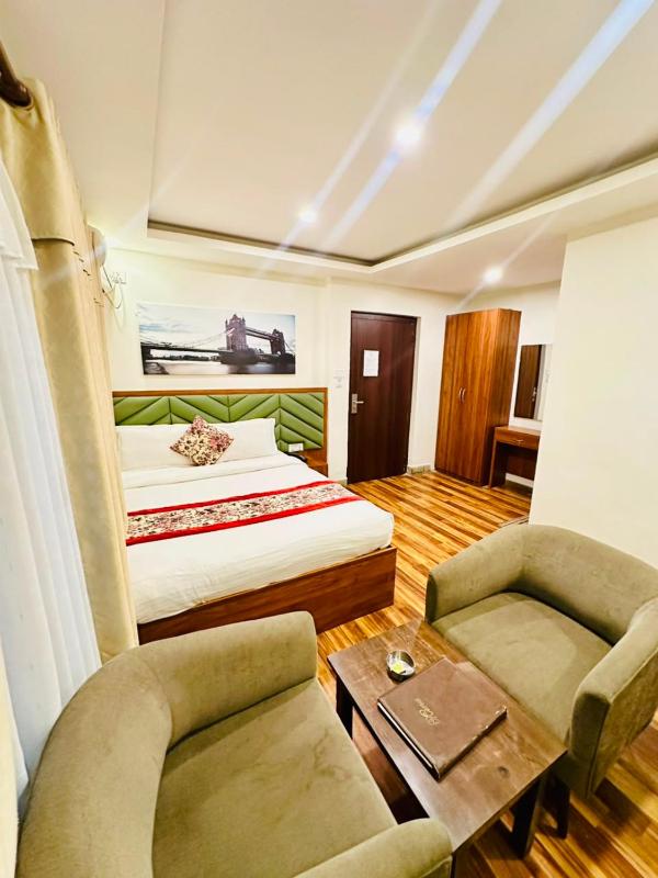 Hotel Attic Empire - image 7