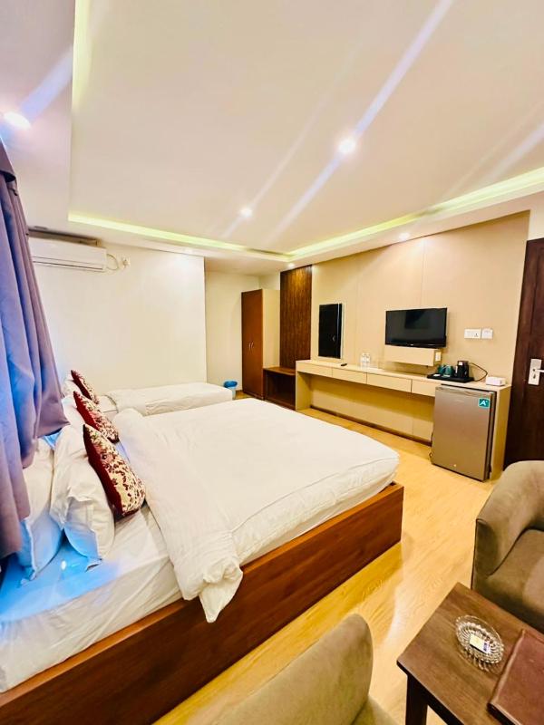 Hotel Attic Empire - image 8