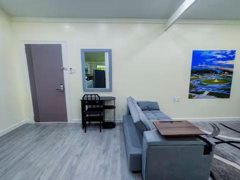 Central Luxury Apartments - image 12