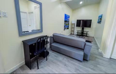Central Luxury Apartments - image 3
