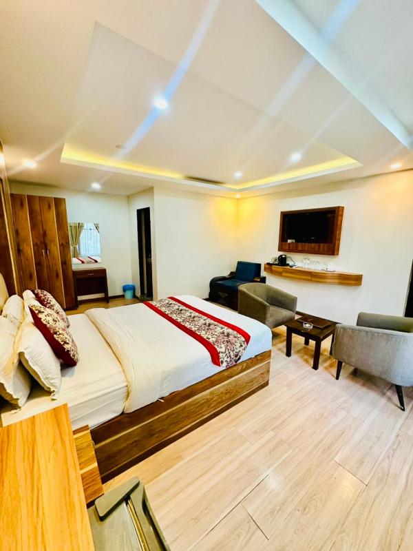 Hotel Attic Empire - image 11