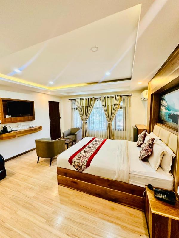 Hotel Attic Empire - image 13