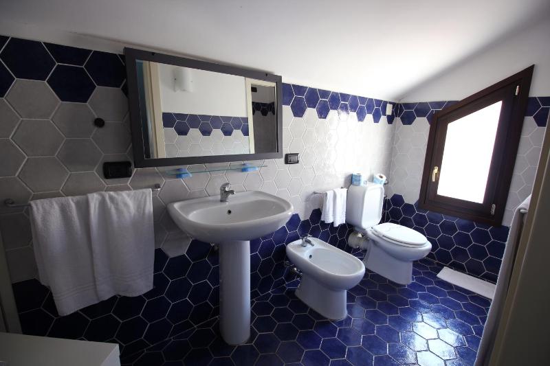 Double Room image 3