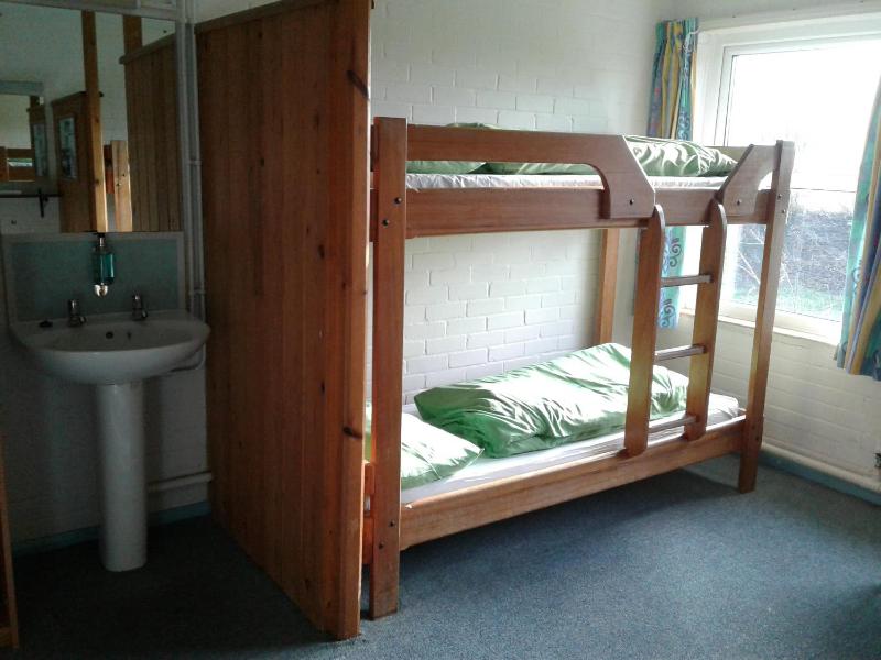 Triple Room with Shared Bathroom image 3