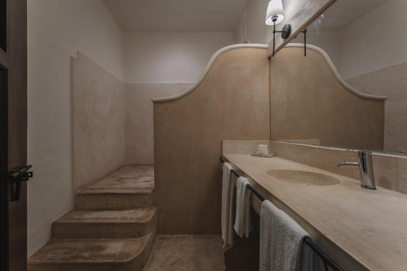 Art 64 Guest House - Adults Only - image 5