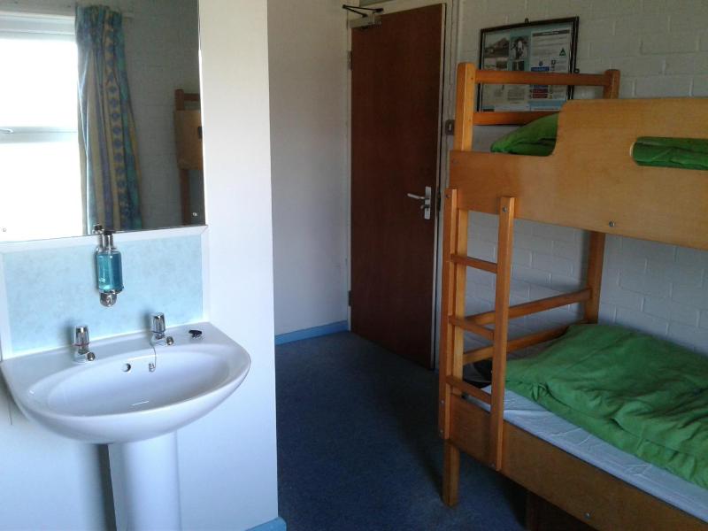 Triple Room with Shared Bathroom image 4