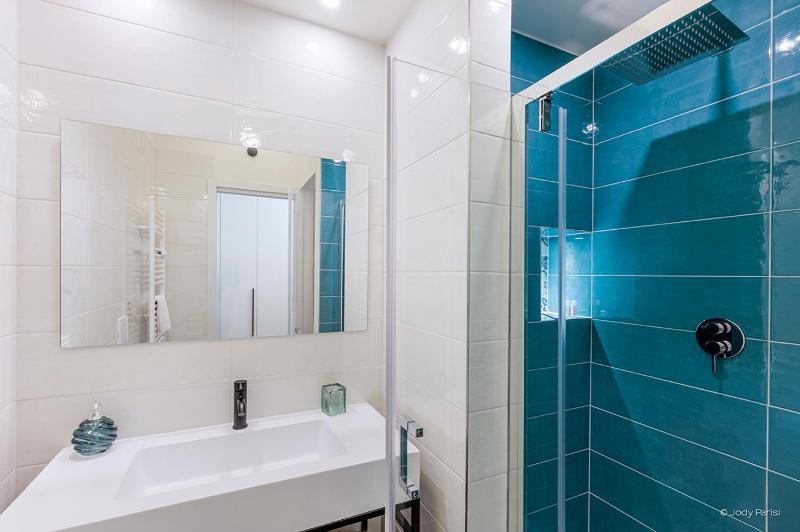 Emerald BGY Charme Suite - image 10