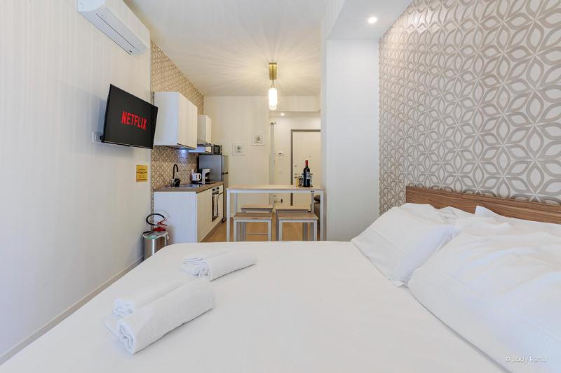 Emerald BGY Charme Suite - image 7