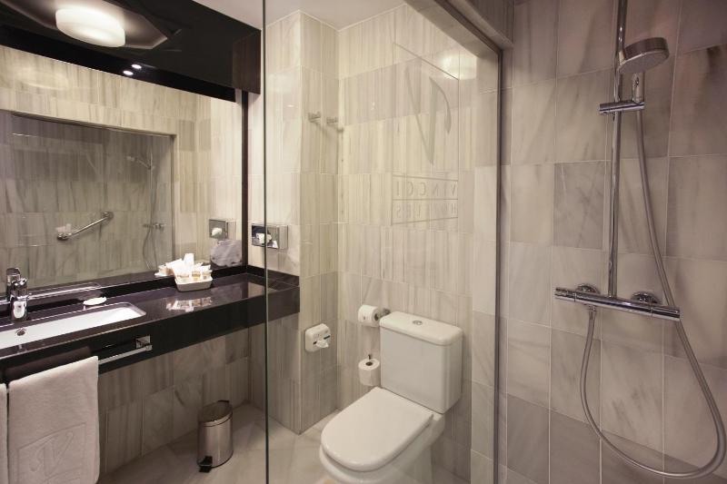 Double or Twin Room image 3